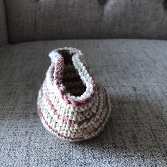 Mini hand crocheted treats basket - Picture 7 of 10